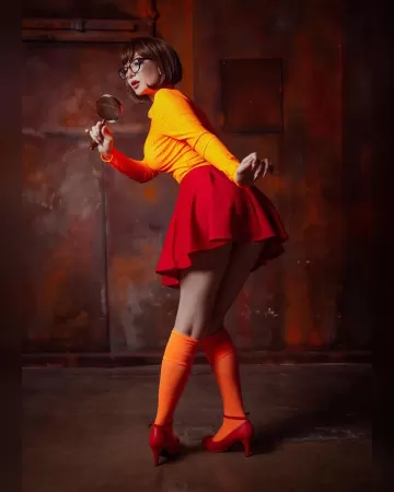 Velma Scoobydoo cosplay by Ashlynne Dae